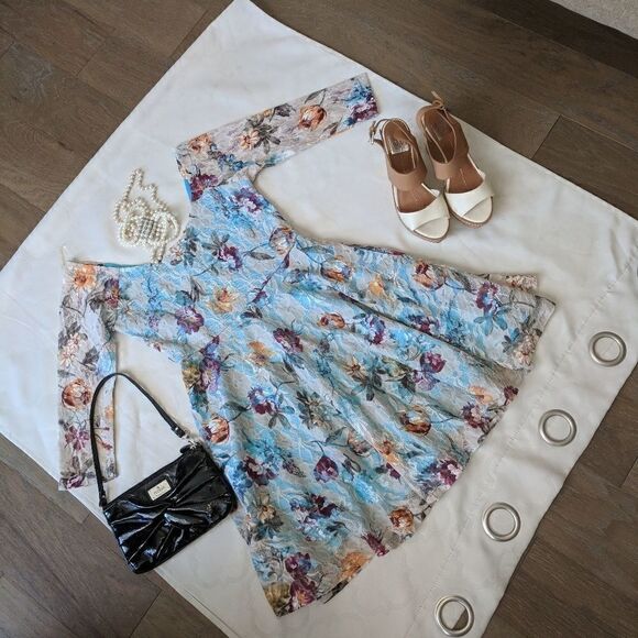 Ezra Floral 👗  Beautiful Dress size S - Picture 3 of 3